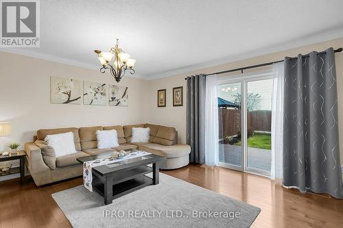 39 Raspberry Lane, Guelph, ON - Indoor Photo Showing Living Room