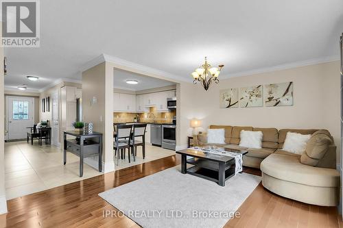 39 Raspberry Lane, Guelph, ON - Indoor Photo Showing Living Room