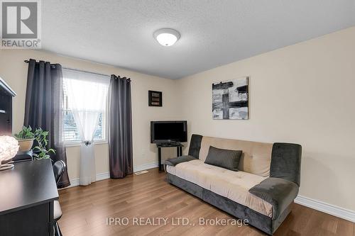 39 Raspberry Lane, Guelph, ON - Indoor Photo Showing Living Room