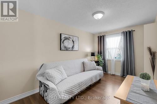 39 Raspberry Lane, Guelph, ON - Indoor Photo Showing Living Room