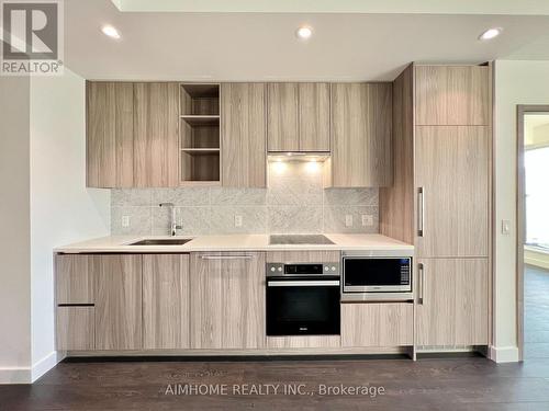 610 - 95 Mcmahon Drive, Toronto, ON - Indoor Photo Showing Kitchen