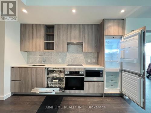 610 - 95 Mcmahon Drive, Toronto, ON - Indoor Photo Showing Kitchen