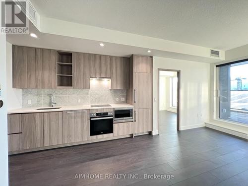 610 - 95 Mcmahon Drive, Toronto, ON - Indoor Photo Showing Kitchen With Upgraded Kitchen