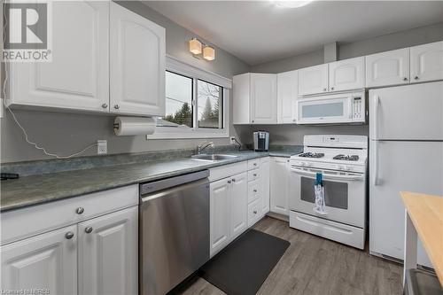 262 Wesley Street, North Bay, ON - Indoor Photo Showing Kitchen