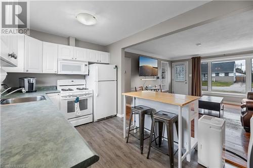 262 Wesley Street, North Bay, ON - Indoor Photo Showing Kitchen