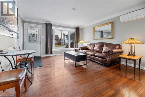 262 Wesley Street, North Bay, ON - Indoor Photo Showing Living Room