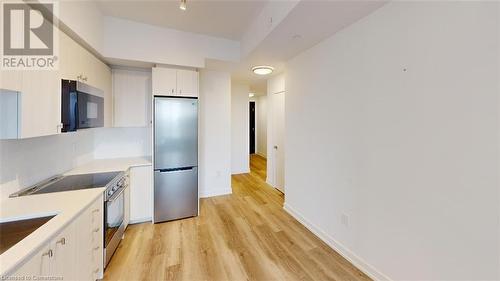 15 Wellington Street S Unit# 1704, Kitchener, ON - Indoor Photo Showing Kitchen