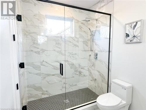 Bathroom featuring an enclosed shower and toilet - 53 Giles Street, London, ON - Indoor Photo Showing Bathroom