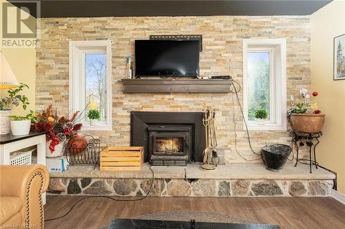 9202 9Th Line, Halton Hills, ON - Indoor Photo Showing Living Room With Fireplace