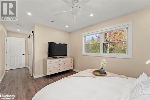 1343 Walkers Point Road, Muskoka Lakes, ON - Indoor Photo Showing Bedroom