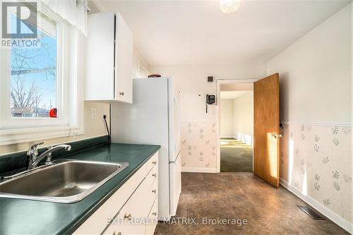 629 Gardenvale Road, Ottawa, ON - Indoor Photo Showing Kitchen