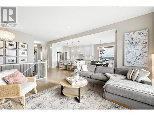 1072 Aurora Heights, West Kelowna, BC - Indoor Photo Showing Living Room