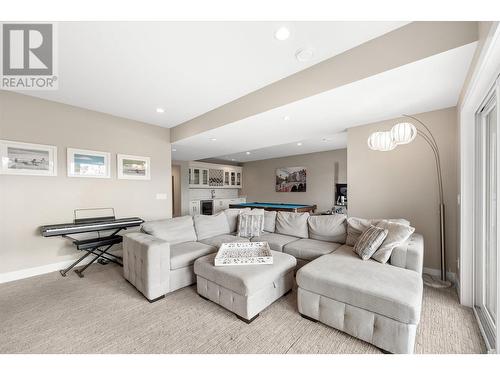 1072 Aurora Heights, West Kelowna, BC - Indoor Photo Showing Living Room