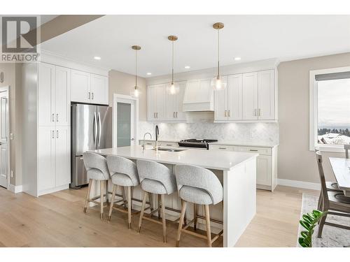 1072 Aurora Heights, West Kelowna, BC - Indoor Photo Showing Kitchen With Upgraded Kitchen