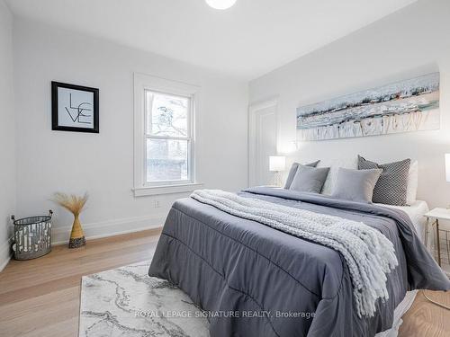 131 Maplewood Ave, Toronto, ON - Indoor Photo Showing Bedroom