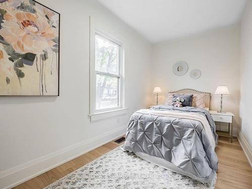 131 Maplewood Ave, Toronto, ON - Indoor Photo Showing Bedroom