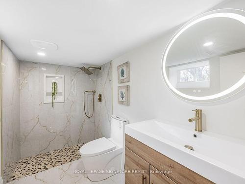 131 Maplewood Ave, Toronto, ON - Indoor Photo Showing Bathroom