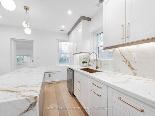 131 Maplewood Ave, Toronto, ON - Indoor Photo Showing Kitchen With Upgraded Kitchen