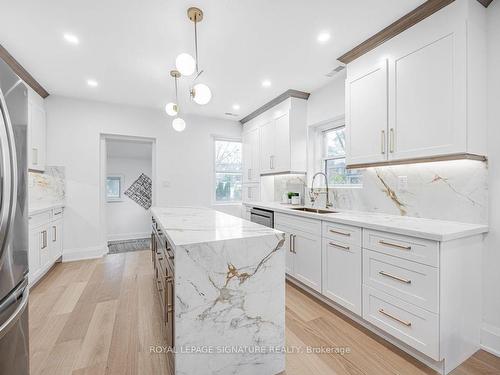 131 Maplewood Ave, Toronto, ON - Indoor Photo Showing Kitchen With Upgraded Kitchen