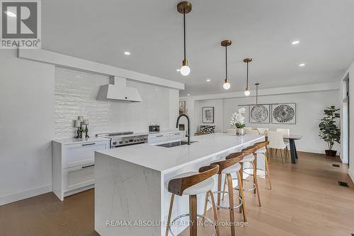 139 Winther Avenue, Ottawa, ON - Indoor Photo Showing Kitchen With Upgraded Kitchen