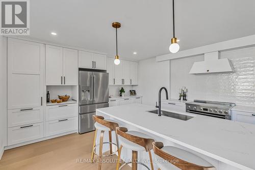 139 Winther Avenue, Ottawa, ON - Indoor Photo Showing Kitchen With Upgraded Kitchen