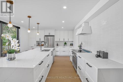 139 Winther Avenue, Ottawa, ON - Indoor Photo Showing Kitchen With Upgraded Kitchen