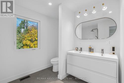 139 Winther Avenue, Ottawa, ON - Indoor Photo Showing Bathroom