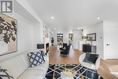 139 Winther Avenue, Ottawa, ON - Indoor Photo Showing Living Room