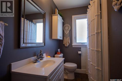 201 27Th Street, Battleford, SK - Indoor Photo Showing Bathroom