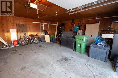 201 27Th Street, Battleford, SK - Indoor Photo Showing Garage