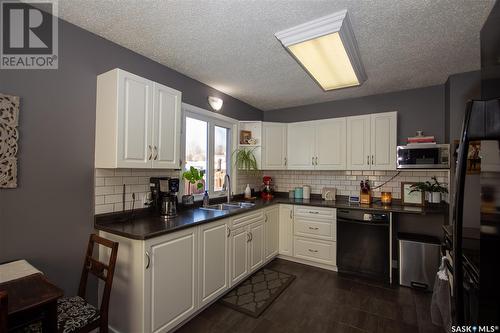 201 27Th Street, Battleford, SK - Indoor Photo Showing Kitchen With Double Sink