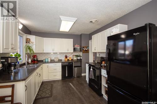 201 27Th Street, Battleford, SK - Indoor Photo Showing Kitchen With Double Sink