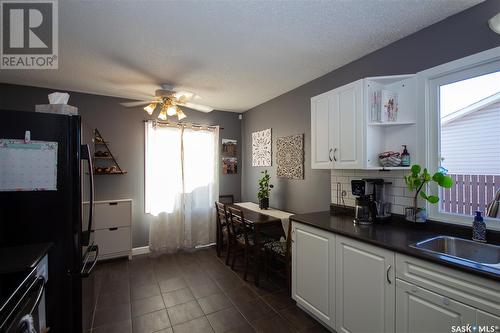 201 27Th Street, Battleford, SK - Indoor Photo Showing Kitchen