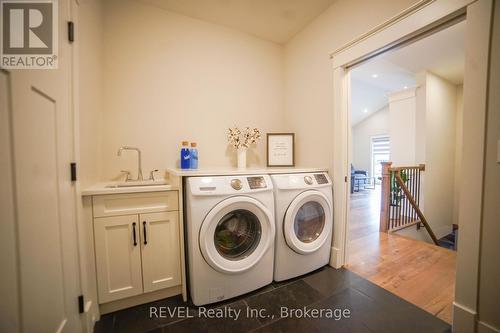 3733 Roxborough Avenue, Fort Erie, ON - Indoor Photo Showing Laundry Room