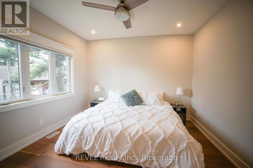 3733 Roxborough Avenue, Fort Erie, ON - Indoor Photo Showing Bedroom