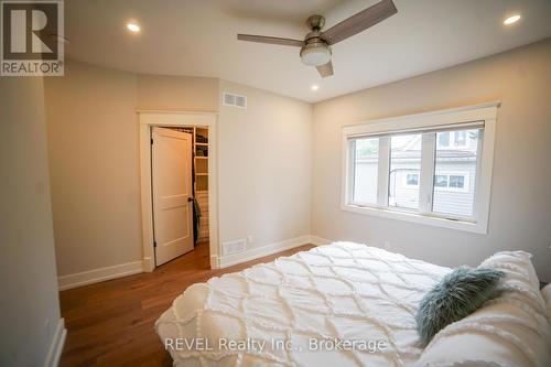 3733 Roxborough Avenue, Fort Erie, ON - Indoor Photo Showing Bedroom