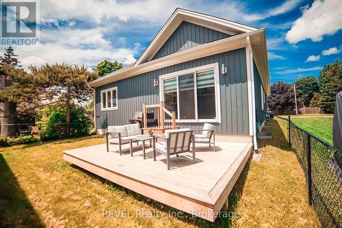 3733 Roxborough Avenue, Fort Erie, ON - Outdoor With Deck Patio Veranda