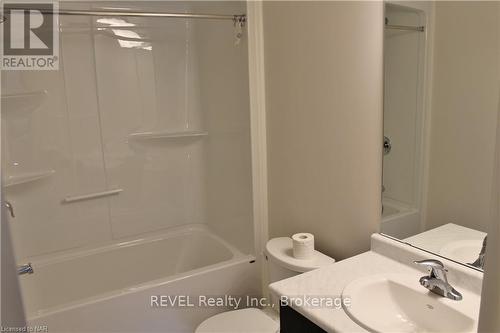 7 Hawthorn Avenue, Thorold, ON - Indoor Photo Showing Bathroom