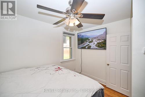 5737 Brookfield Avenue, Niagara Falls, ON - Indoor Photo Showing Bedroom