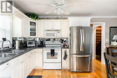 1 Shaver Road, St. Catharines (462 - Rykert/Vansickle), ON - Indoor Photo Showing Kitchen With Double Sink