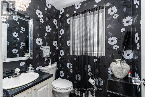 1 Shaver Road, St. Catharines (462 - Rykert/Vansickle), ON - Indoor Photo Showing Bathroom