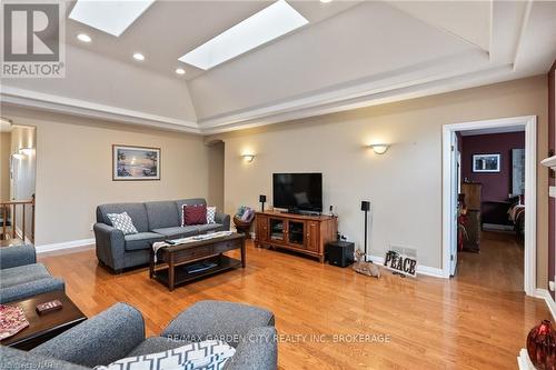 100 Thorold Road, Welland (769 - Prince Charles), ON - Indoor Photo Showing Living Room