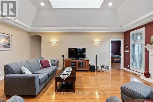 100 Thorold Road, Welland (769 - Prince Charles), ON - Indoor Photo Showing Living Room With Fireplace