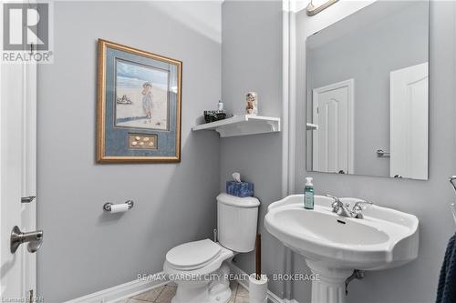 100 Thorold Road, Welland (769 - Prince Charles), ON - Indoor Photo Showing Bathroom