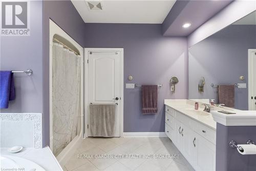 100 Thorold Road, Welland (769 - Prince Charles), ON - Indoor Photo Showing Bathroom