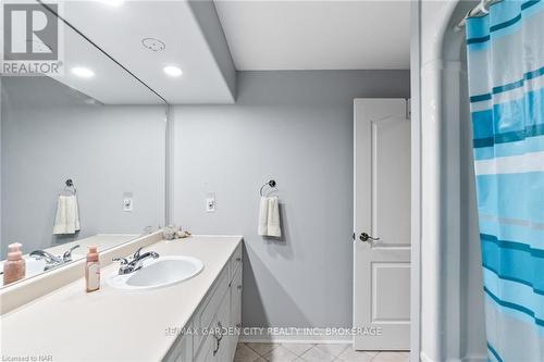 100 Thorold Road, Welland (769 - Prince Charles), ON - Indoor Photo Showing Bathroom