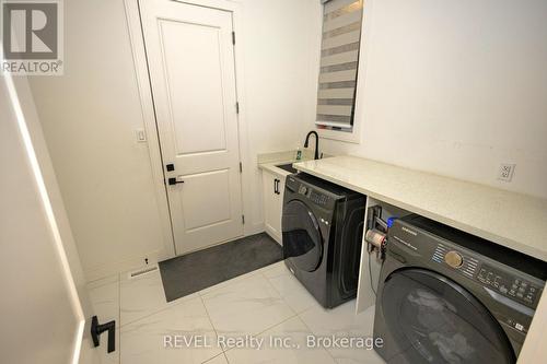 200 Snyders Avenue, Central Elgin, ON - Indoor Photo Showing Laundry Room