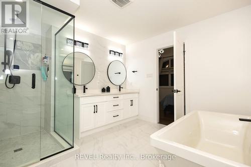 200 Snyders Avenue, Central Elgin, ON - Indoor Photo Showing Bathroom