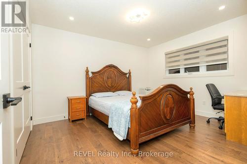 200 Snyders Avenue, Central Elgin, ON - Indoor Photo Showing Bedroom