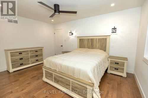 200 Snyders Avenue, Central Elgin, ON - Indoor Photo Showing Bedroom